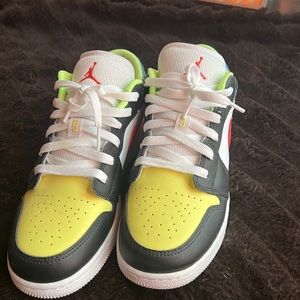 Nike low 1’s , comfortable for all day wear , size 6.5